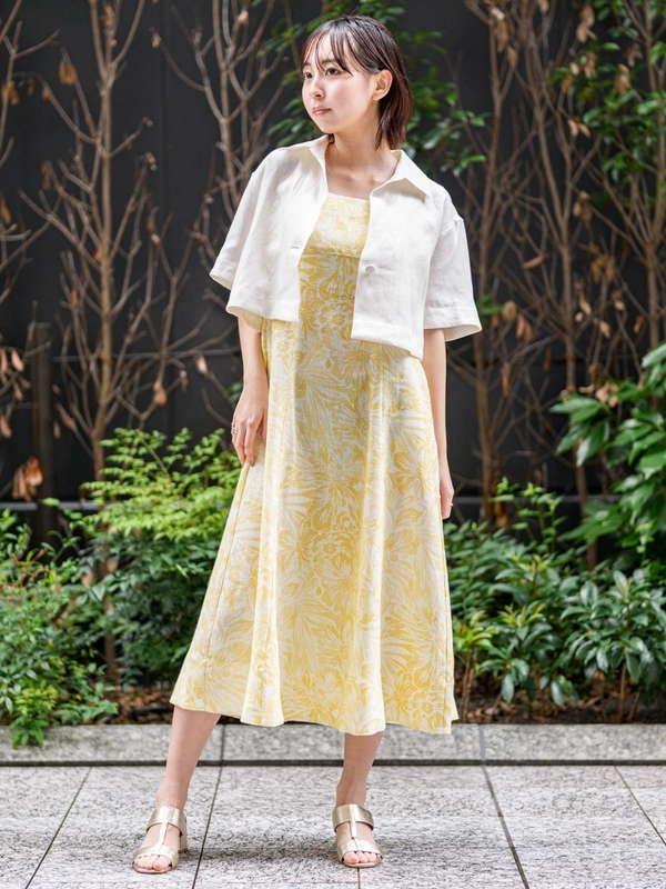 BANANA REPUBLIC リネンコットン　グルカトラウザーズ　ブラウン ブラウンカラーのリネンセットアップのスタイリング | BANANA
