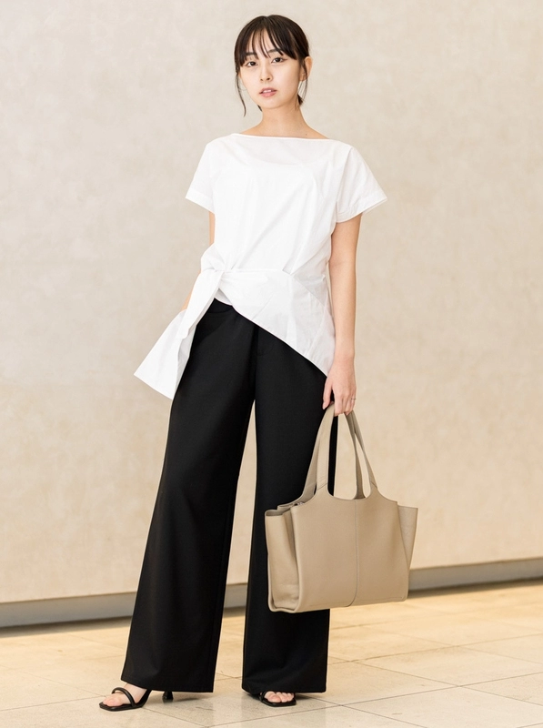 背中開きが可愛いセットアップのスタイリング | BANANA REPUBLIC