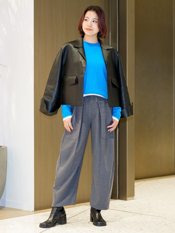 ブラウンカラーのリネンセットアップのスタイリング | BANANA