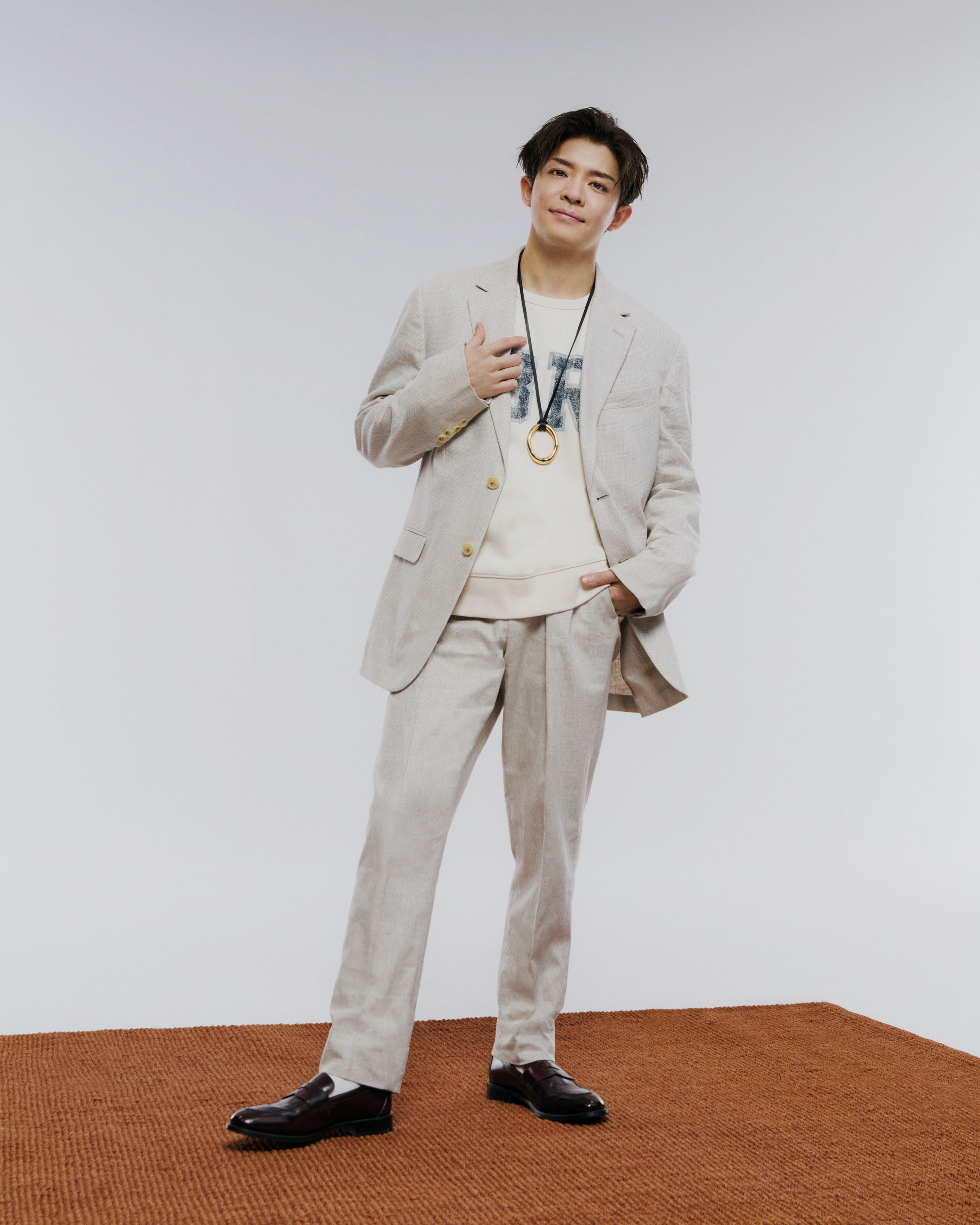 SPRING 2025 キャンペーン 岸優太さん着用アイテム BANANA REPUBLIC 