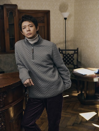 HOLIDAY 2025 キャンペーン 岸優太さん着用アイテムBANANA REPUBLIC