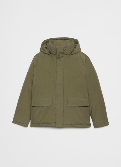 HOLIDAY 2025 キャンペーン 岸優太さん着用アイテムBANANA REPUBLIC