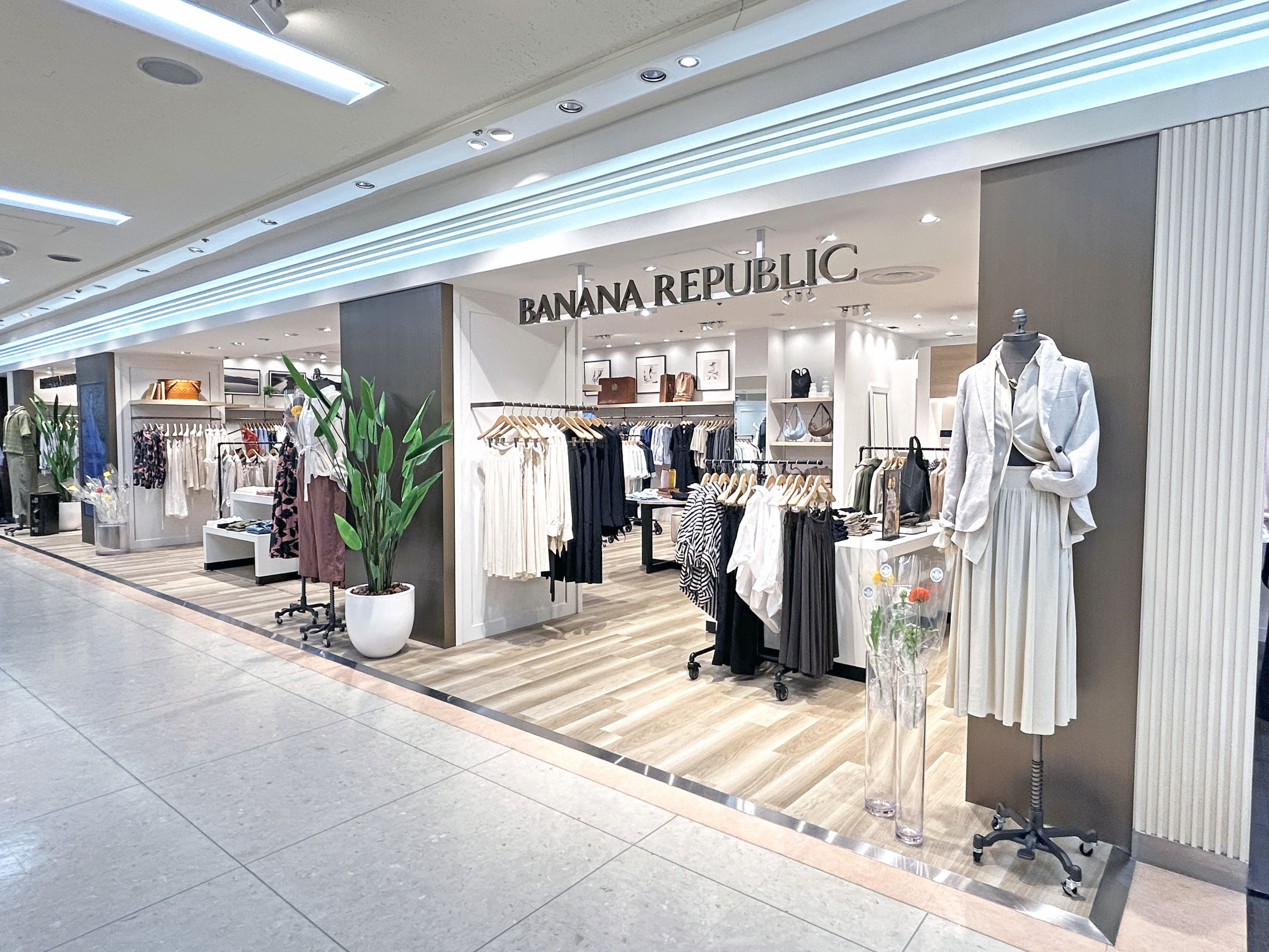 3/12(木) 東武百貨店池袋店 リニューアルオープン | BANANA REPUBLIC 