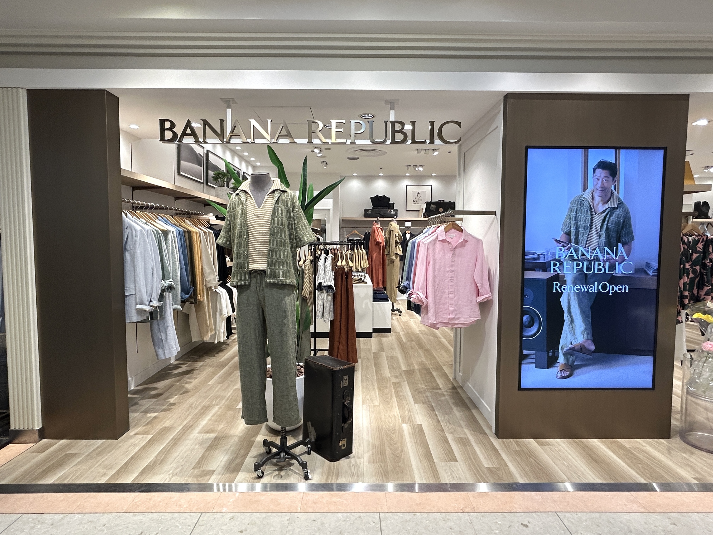 3/12(木) 東武百貨店池袋店 リニューアルオープン | BANANA REPUBLIC 